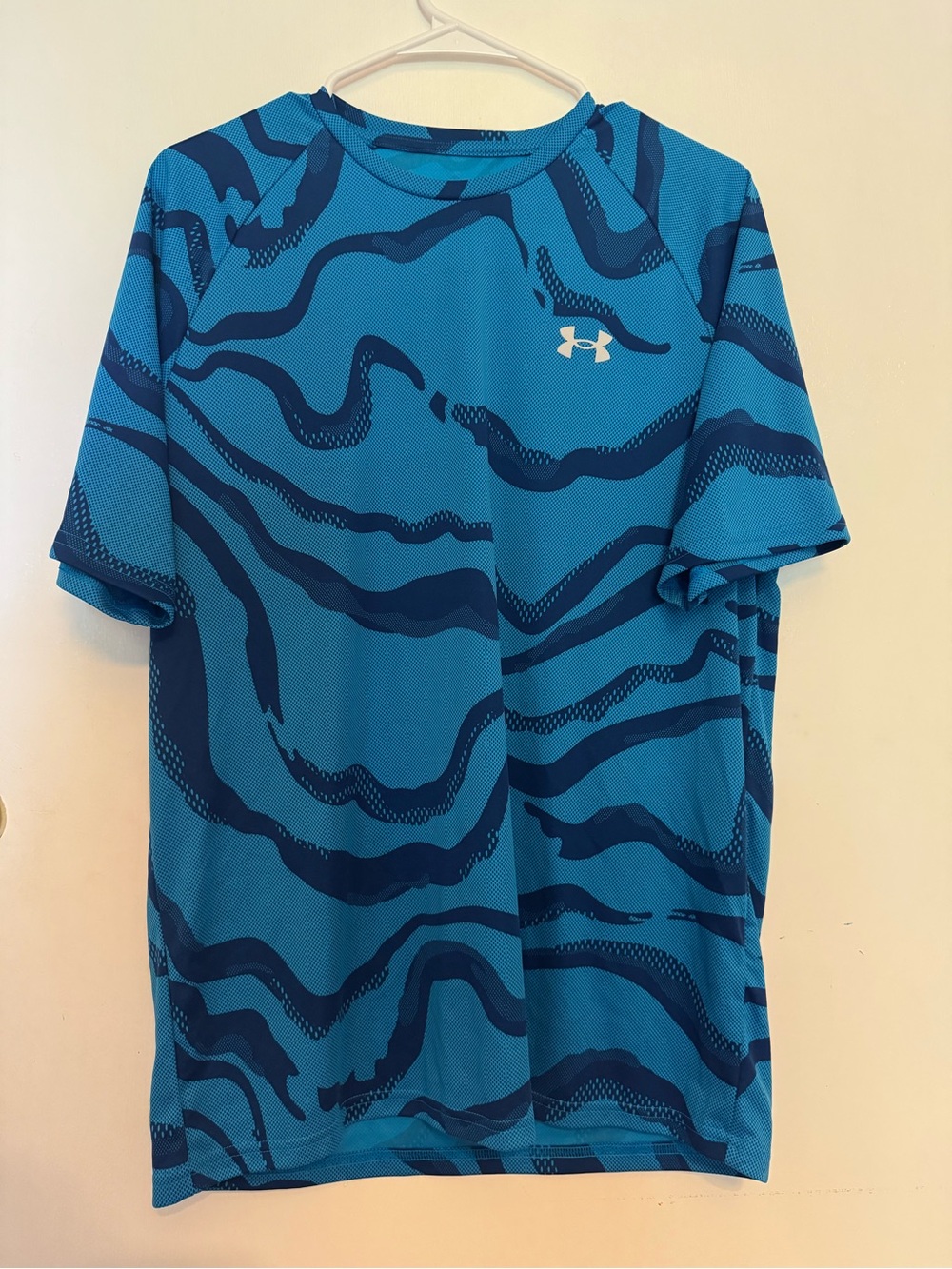 Under Armour Athletic Shirt - Boys Size Large